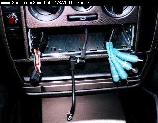 showyoursound.nl - de Ster - Koelie - Bedraading Headunit.JPG - For competition its important to show the wiring of the radio so the judges can see you did a safe job.